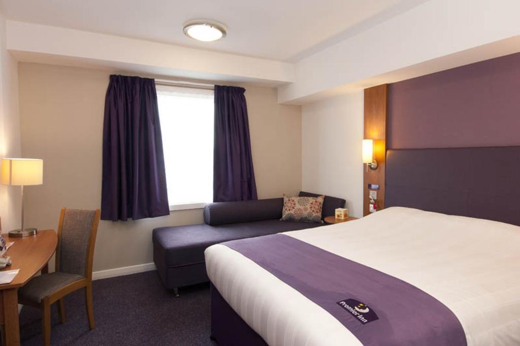 Premier Inn London Hanger Lane Exterior photo